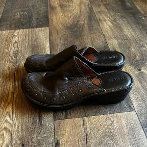 Born Handcrafted footwear dark brown Leather Clogs